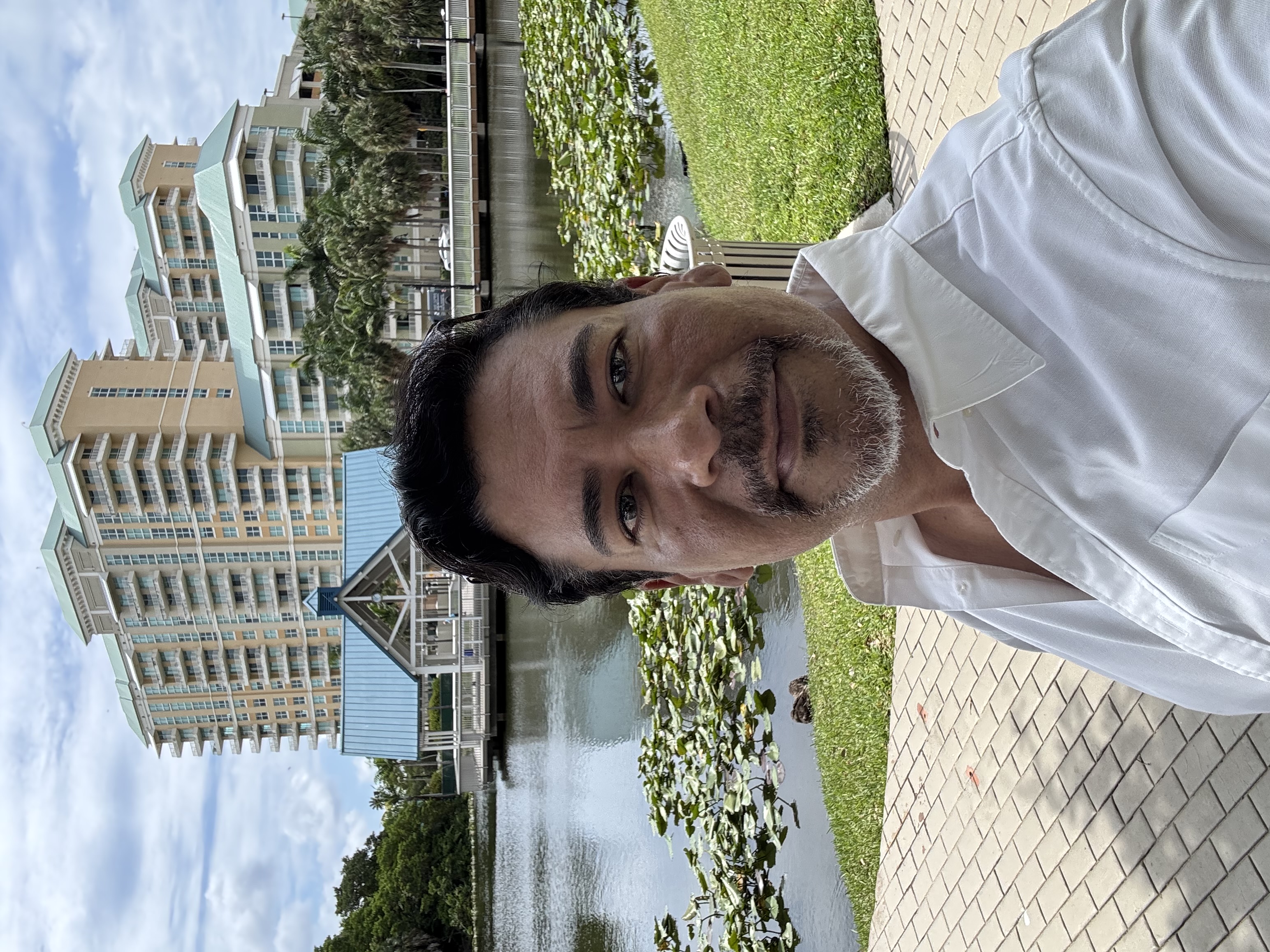 Gustavo Povoas, actor in Fort Lauderdale, Florida - headshot 4 of 4
