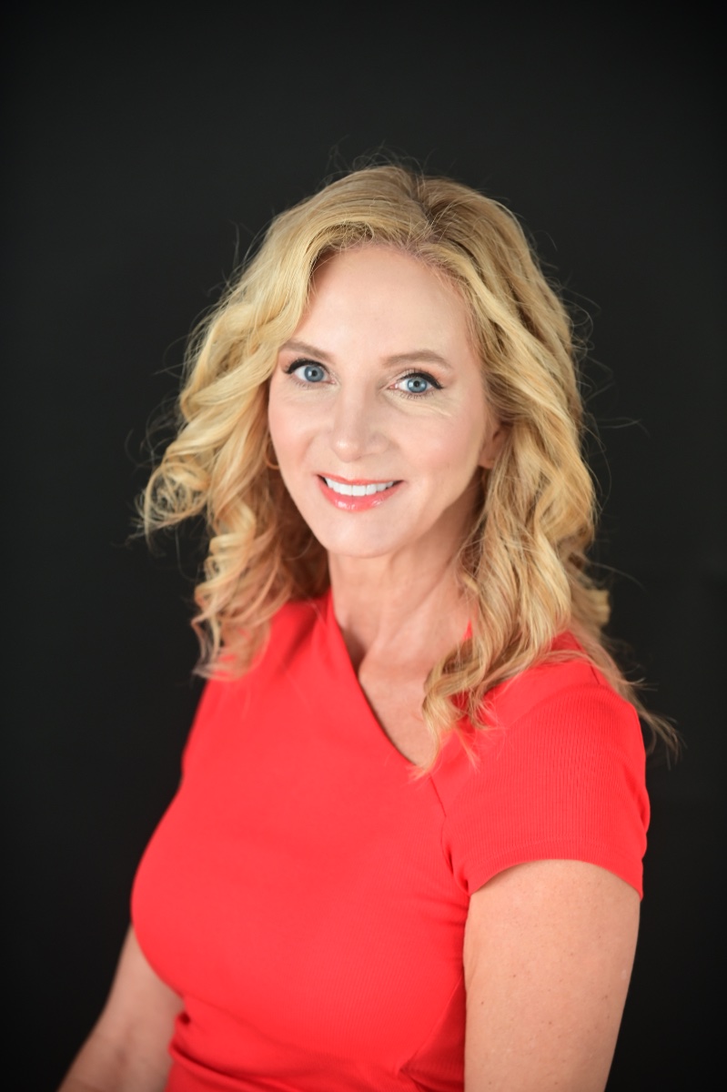 Theresa Pittman, actor in Overland Park, Kansas - headshot
