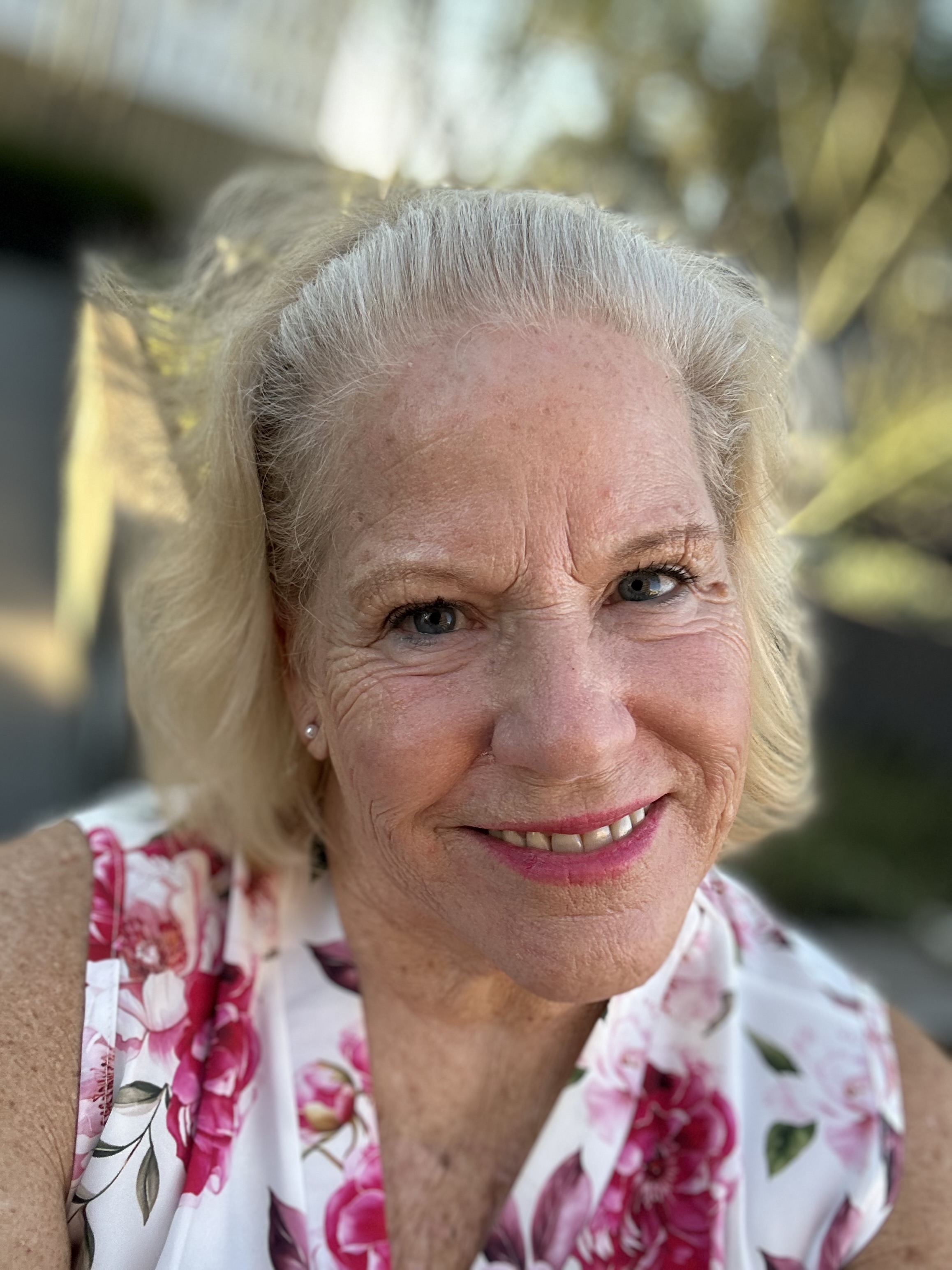 Debbie, actor in Los Angeles, California - headshot 4 of 5