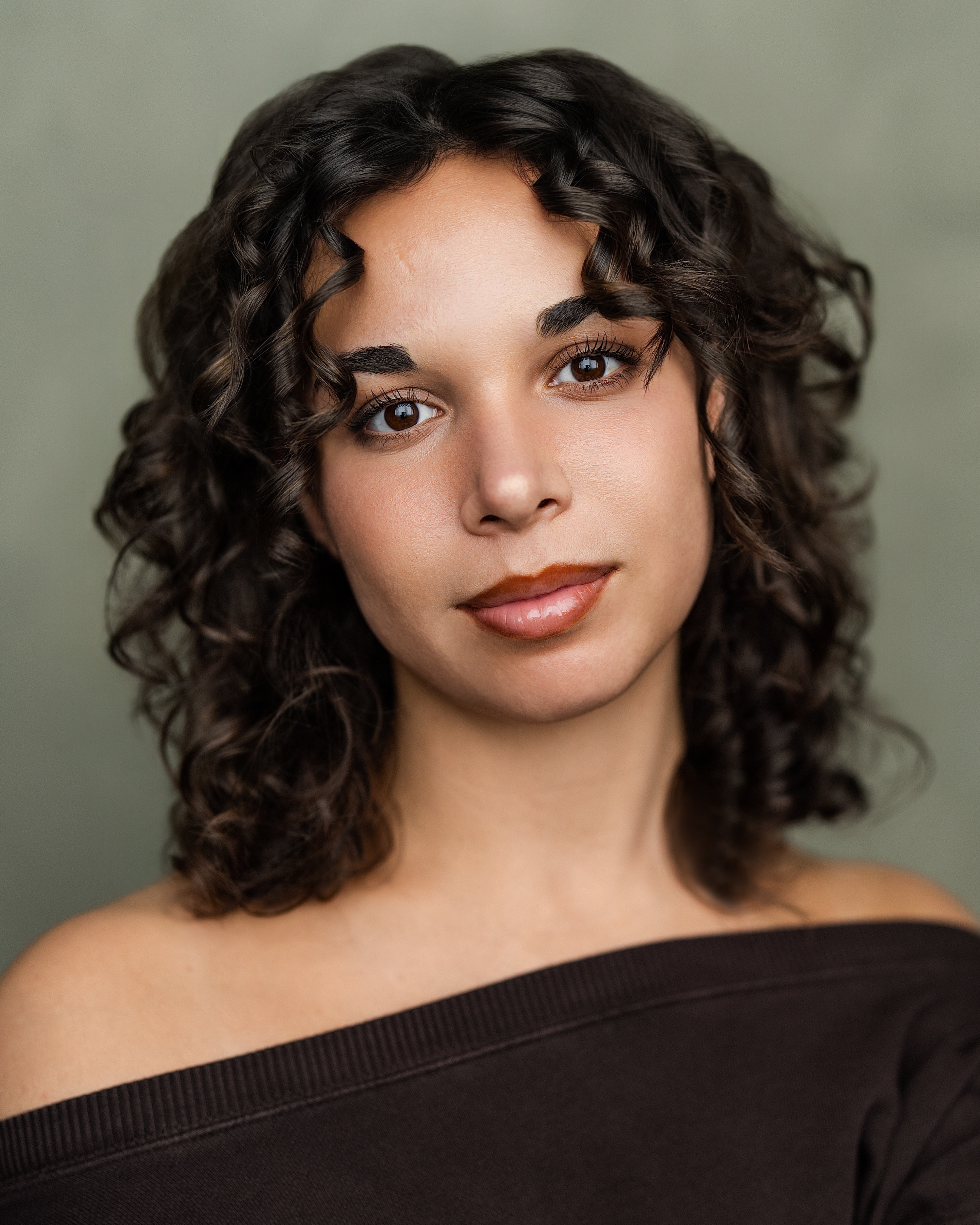 Sydney Kamel, actor in New York, NY - headshot 3 of 4