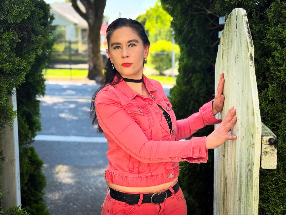 Milady Adrienne, actor in Oregon city, Oregon - headshot