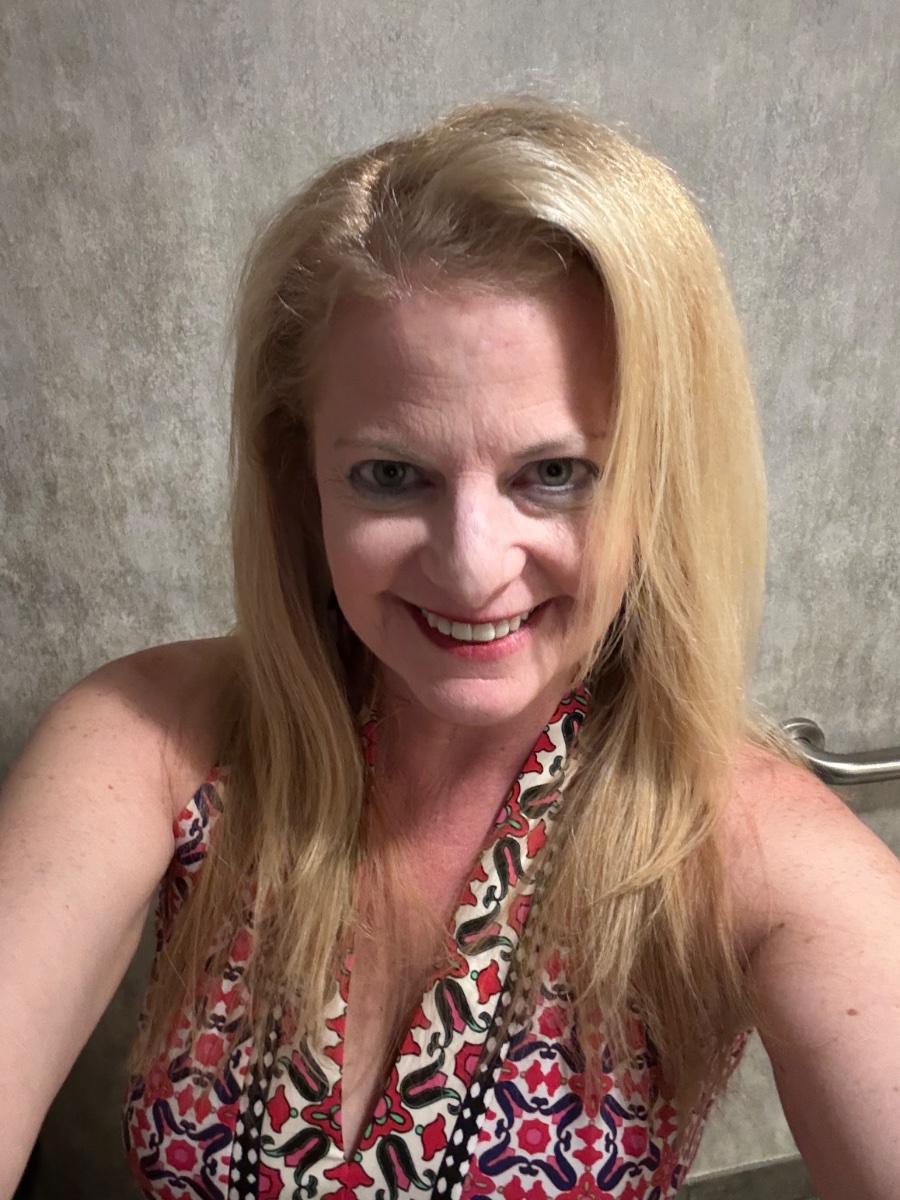 Beth Linzer, actor in Allentown, Pennsylvania - headshot