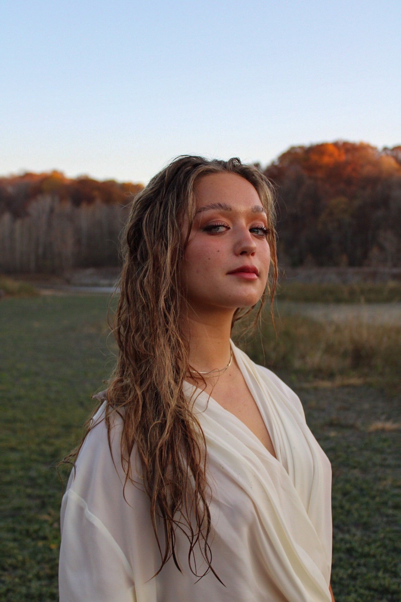 Kara Jayne Moulder, actor in Kansas City, Missouri - headshot