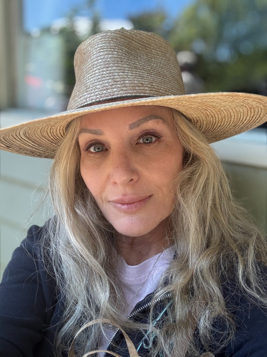 Leslie Suzanne Dennison, actor in Seattle, Washington - headshot