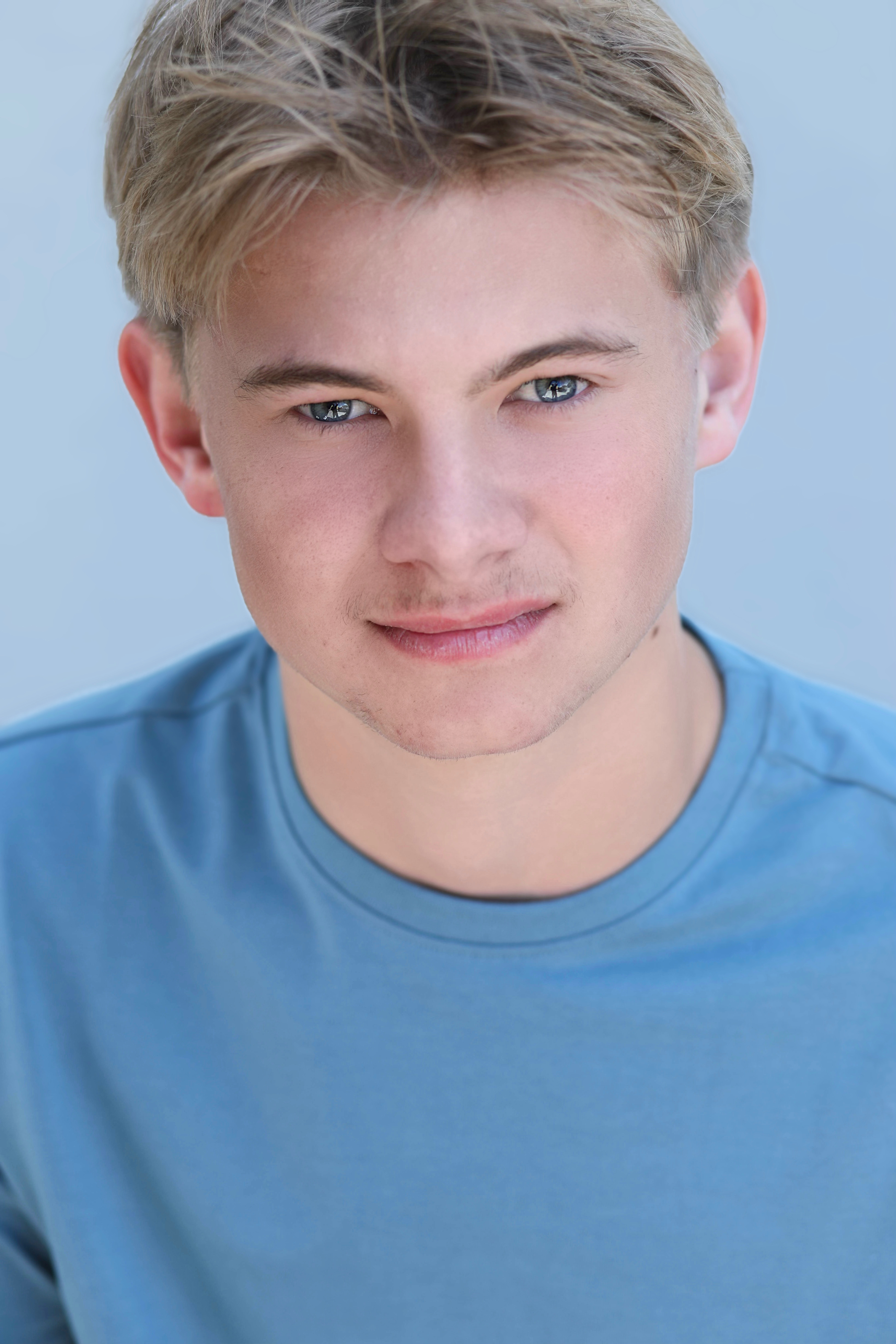Layne Bagley, actor in New York, NY - headshot 3 of 4