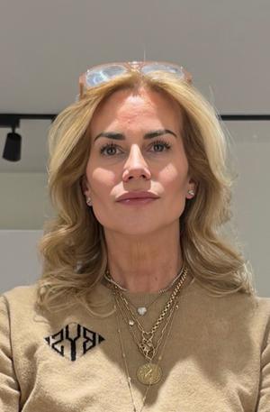Bari Schorr - actor headshot on Casting Companion